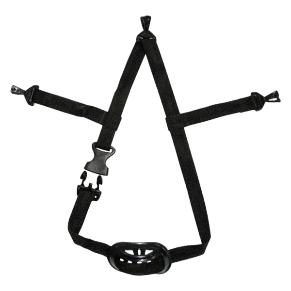Barbuquejo de tres puntos graduable con mentonera ergonómica, mosquetones plásticos y reata negra en poliéster.