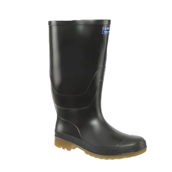 Bota alta de trabajo Macha color negro, fabricada en PVC con suela crepé, forro de poliéster y puente estabilizador para mayor confort.